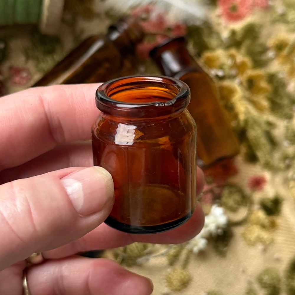 Set of 4 Antique Amber Glass Medicinal Apothecary Bottles - Picture 9 of 11